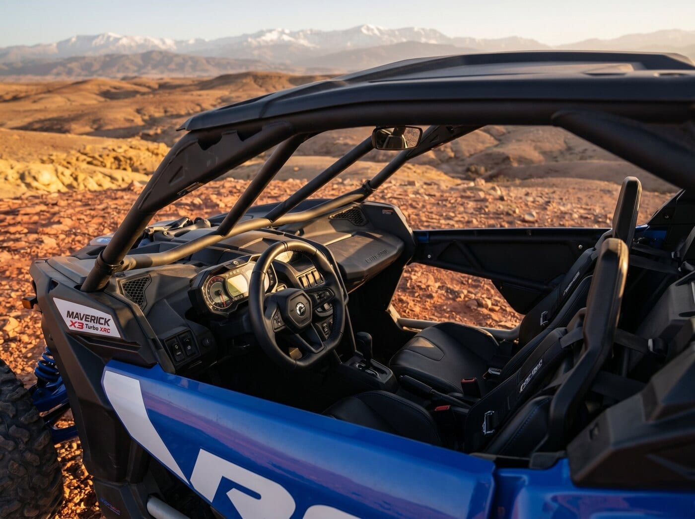 Détail du poste de pilotage et du harnais 4 points du Maverick X3