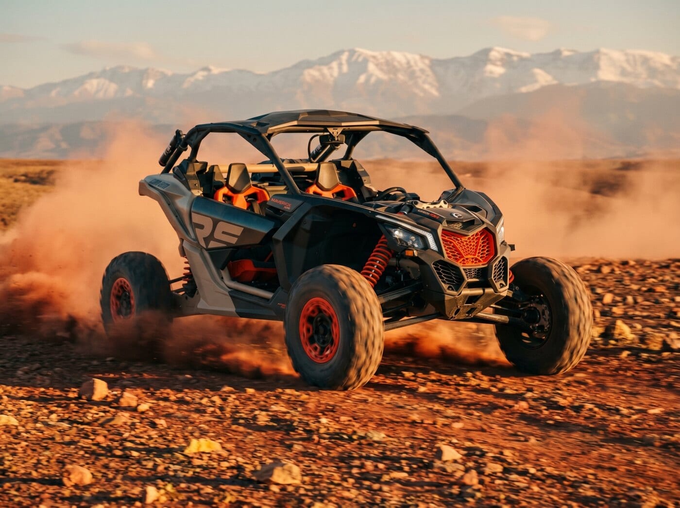 Can-Am Maverick X3 2 places en action sur une piste rocheuse d’Agafay